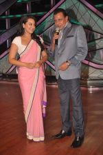 Sonakshi Sinha, Mithun Chakraborty promotes Rowdy Rathore on DID L_il Masters in Mumbai on 15th May 2012 (17).JPG